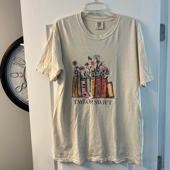 Taylor Swift comfort colors tee size L - Picture 2 of 10